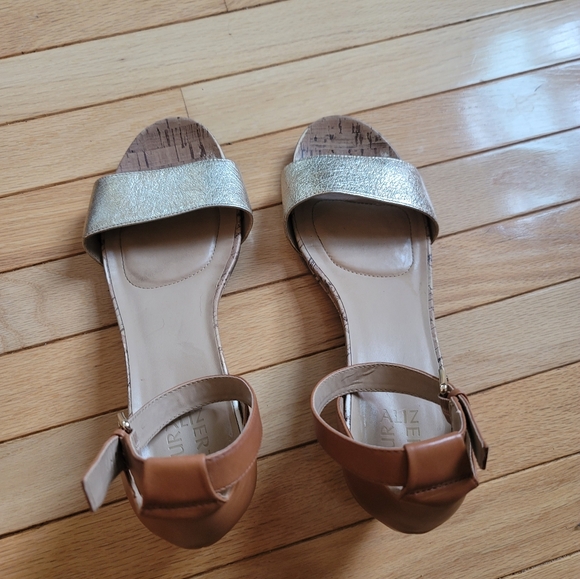 Naturalizer Two-Toned Wedge Sandle Gold and Saddle color Size 12 W - Picture 8 of 9